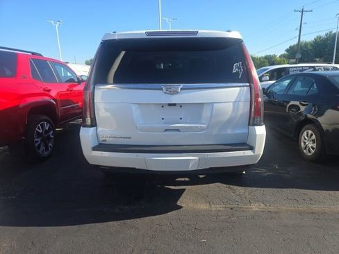 Used 2017 Cadillac Escalade Luxury AWD/4WD image 5
