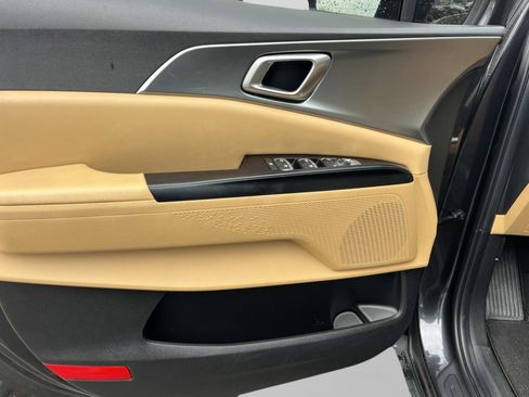 Certified 2024 Kia Carnival LX image 27