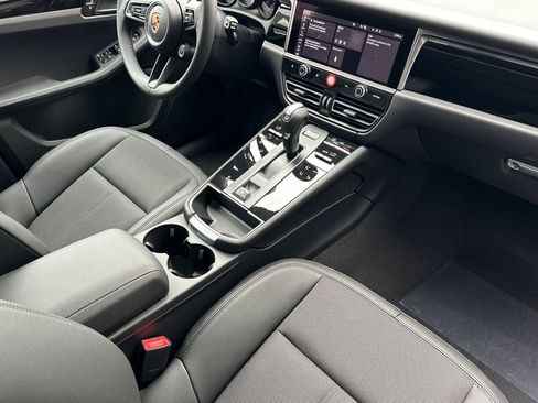 New 2026 Porsche Macan image 18