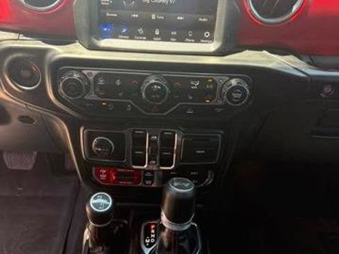 Used 2023 Jeep Wrangler Unlimited Rubicon w/ Cold Weather Group AWD/4WD image 8