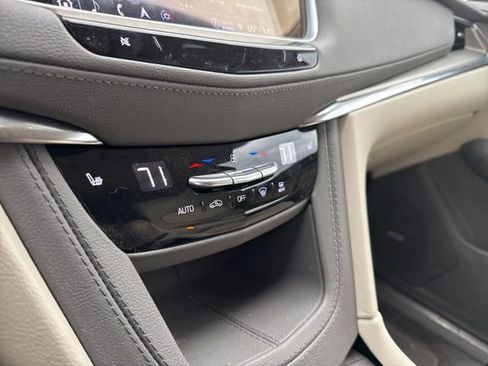Used 2023 Cadillac XT5 Premium Luxury image 16