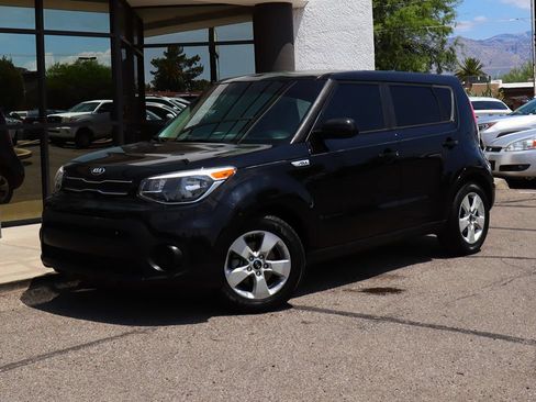 Used 2017 Kia Soul FWD image 2