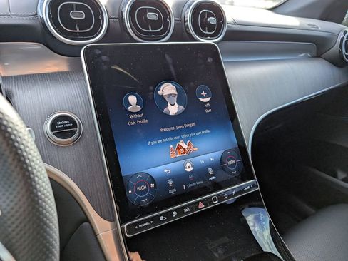 Used 2025 Mercedes-Benz GLC 350e 4MATIC image 15