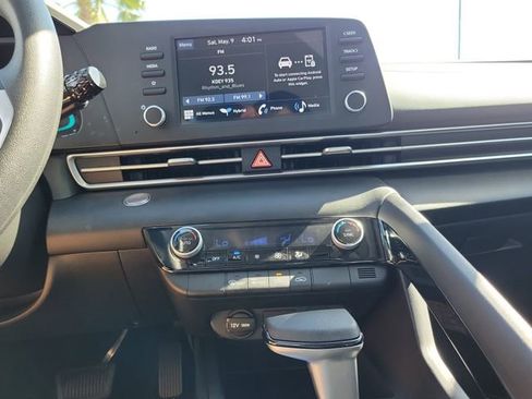 Certified 2025 Hyundai Elantra Hybrid FWD image 15