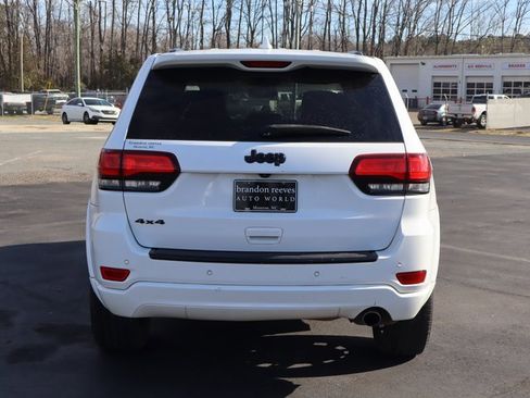 Used 2018 Jeep Grand Cherokee Altitude image 5