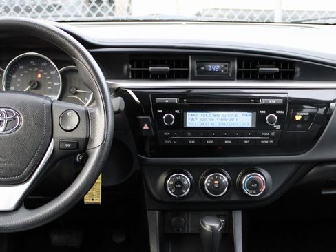 Used 2014 Toyota Corolla L image 25