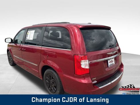 Used 2012 Chrysler Town & Country Touring w/ Entertainment Group #1 FWD image 5