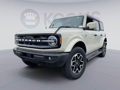 New 2026 Ford Bronco Outer Banks AWD/4WD image 1