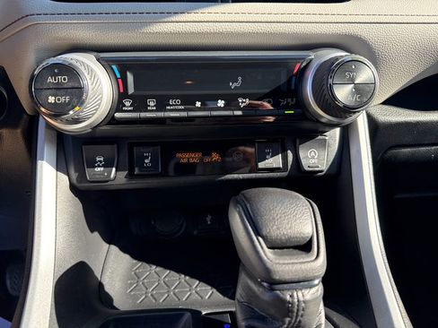 Used 2020 Toyota RAV4 XLE w/ Convenience Package image 22