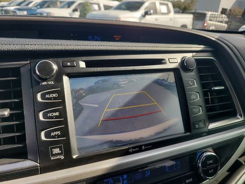Used 2014 Toyota Highlander Limited w/ Driver Technology Package FWD image 24