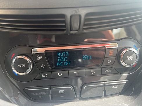 Used 2013 Ford C-MAX SEL image 22