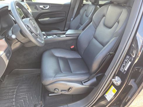 Used 2023 Volvo XC60 B5 Plus AWD/4WD image 22