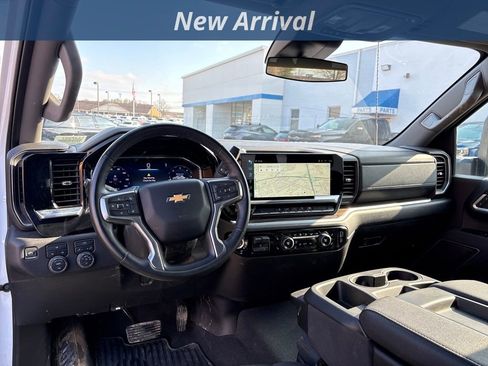 Used 2025 Chevrolet Silverado 2500 LT w/ Convenience Package image 6