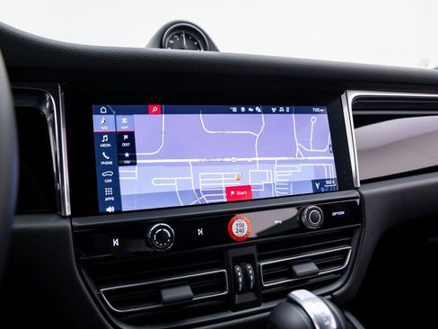 Used 2025 Porsche Macan image 21