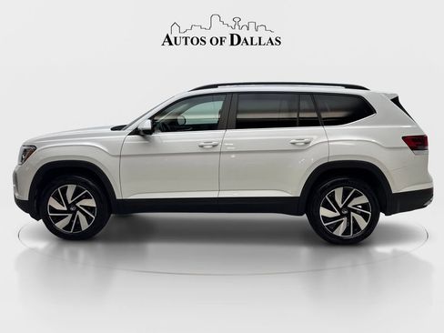 Used 2024 Volkswagen Atlas SE w/ Panoramic Sunroof Package FWD image 10