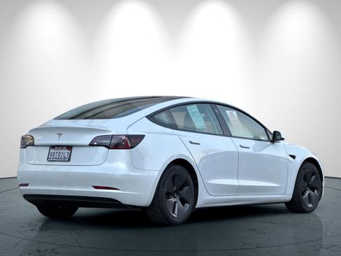 Used 2022 Tesla Model 3 image 4