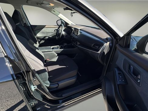 Used 2023 Nissan Rogue S image 13