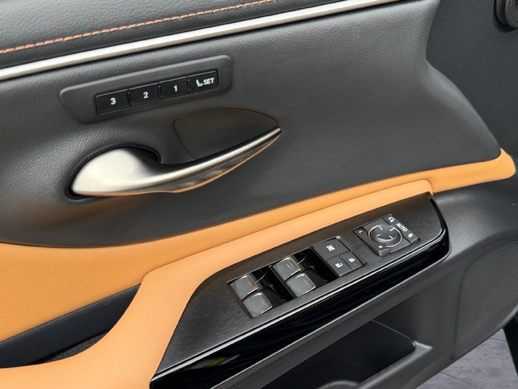 Certified 2024 Lexus ES 350 w/ Premium Package FWD image 14