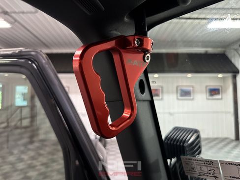 Used 2016 Jeep Wrangler Unlimited Sahara AWD/4WD image 29