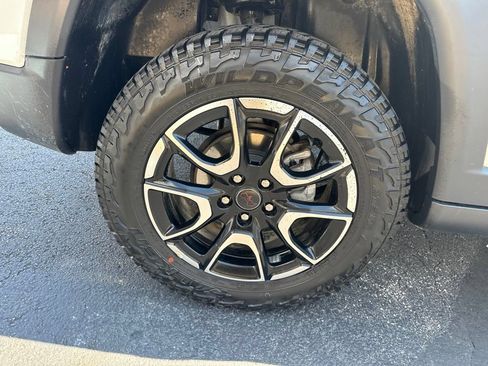 Used 2025 Jeep Compass Trailhawk AWD/4WD image 49