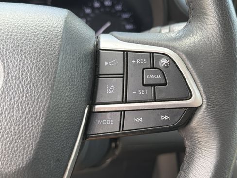 Certified 2024 Toyota Sienna XLE FWD image 21