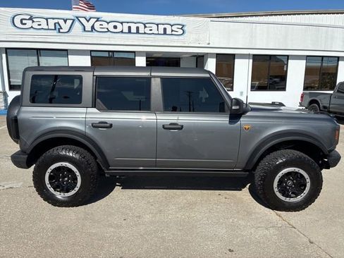 Used 2024 Ford Bronco Badlands image 11