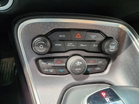 Used 2017 Dodge Challenger GT w/ Driver Convenience Group image 15