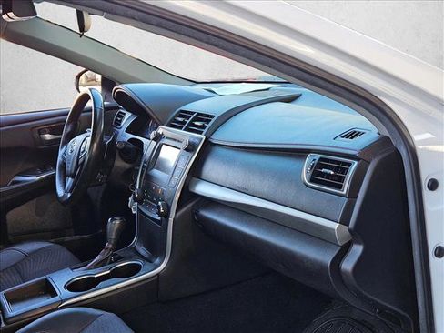 Used 2015 Toyota Camry SE image 25