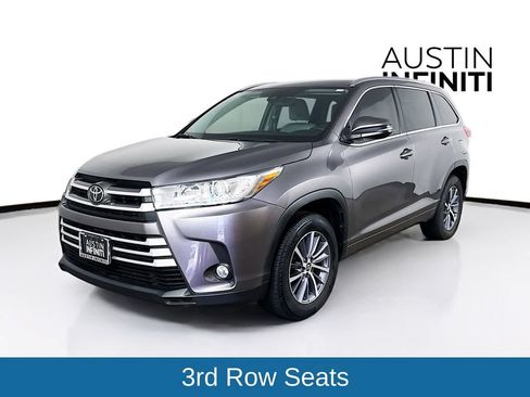 Used 2018 Toyota Highlander XLE FWD image 3