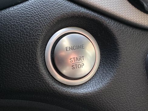 Used 2020 Mercedes-Benz GLA 250 4MATIC image 26