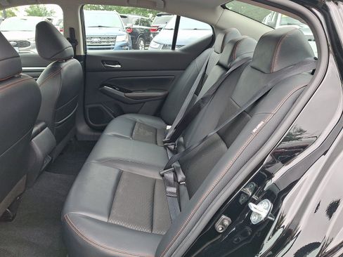 Used 2024 Nissan Altima 2.5 SR FWD image 10