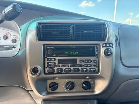 Used 2005 Ford Explorer Sport Trac 2WD image 17