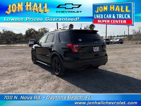 Used 2018 Ford Explorer XLT w/ Equipment Group 202A image 9