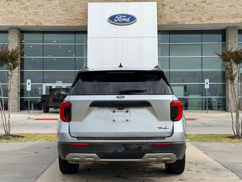 Used 2021 Ford Explorer XLT w/ Equipment Group 202A RWD image 22