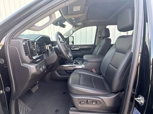 Used 2025 Chevrolet Silverado 2500 LTZ w/ LTZ Plus Package AWD/4WD image 30