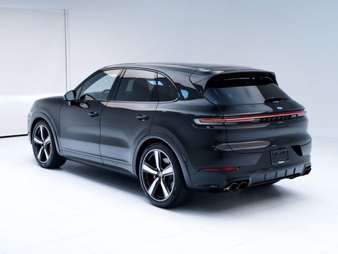 New 2026 Porsche Cayenne GTS image 3