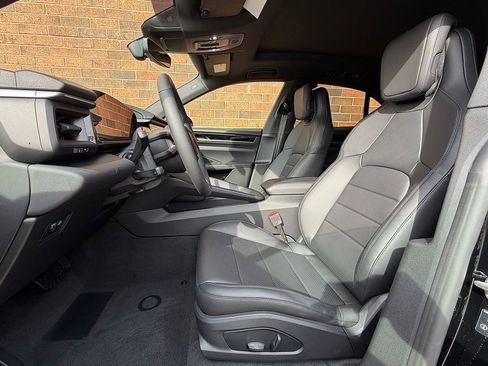 New 2026 Porsche Macan 4 Electric image 5