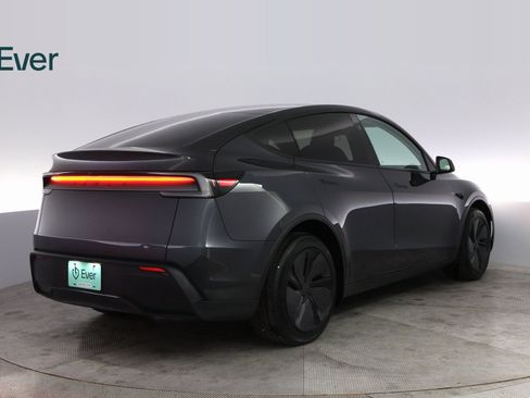 Used 2026 Tesla Model Y Long Range RWD image 12