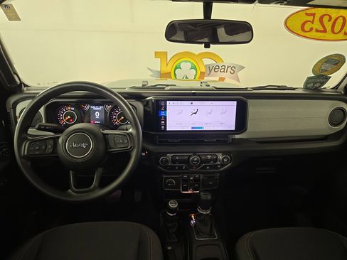 Certified 2025 Jeep Gladiator Sport image 14