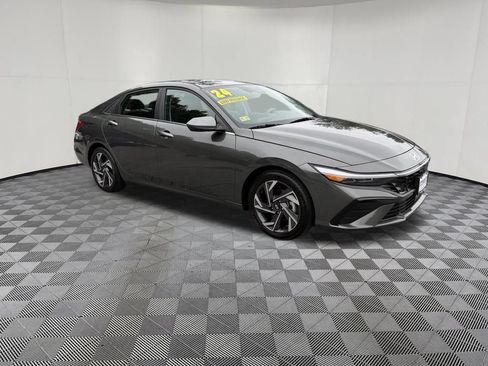 Used 2024 Hyundai Elantra SEL w/ Convenience Package FWD image 3
