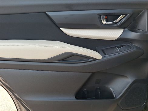 Used 2021 Subaru Ascent Premium w/ Convenience Package image 12