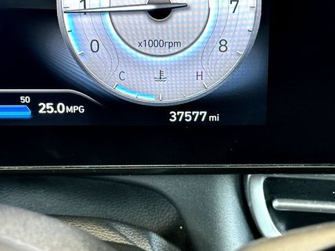 Used 2025 Hyundai Elantra SEL FWD image 26