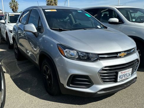 Used 2022 Chevrolet Trax LS w/ Tint and Cruise Package image 3