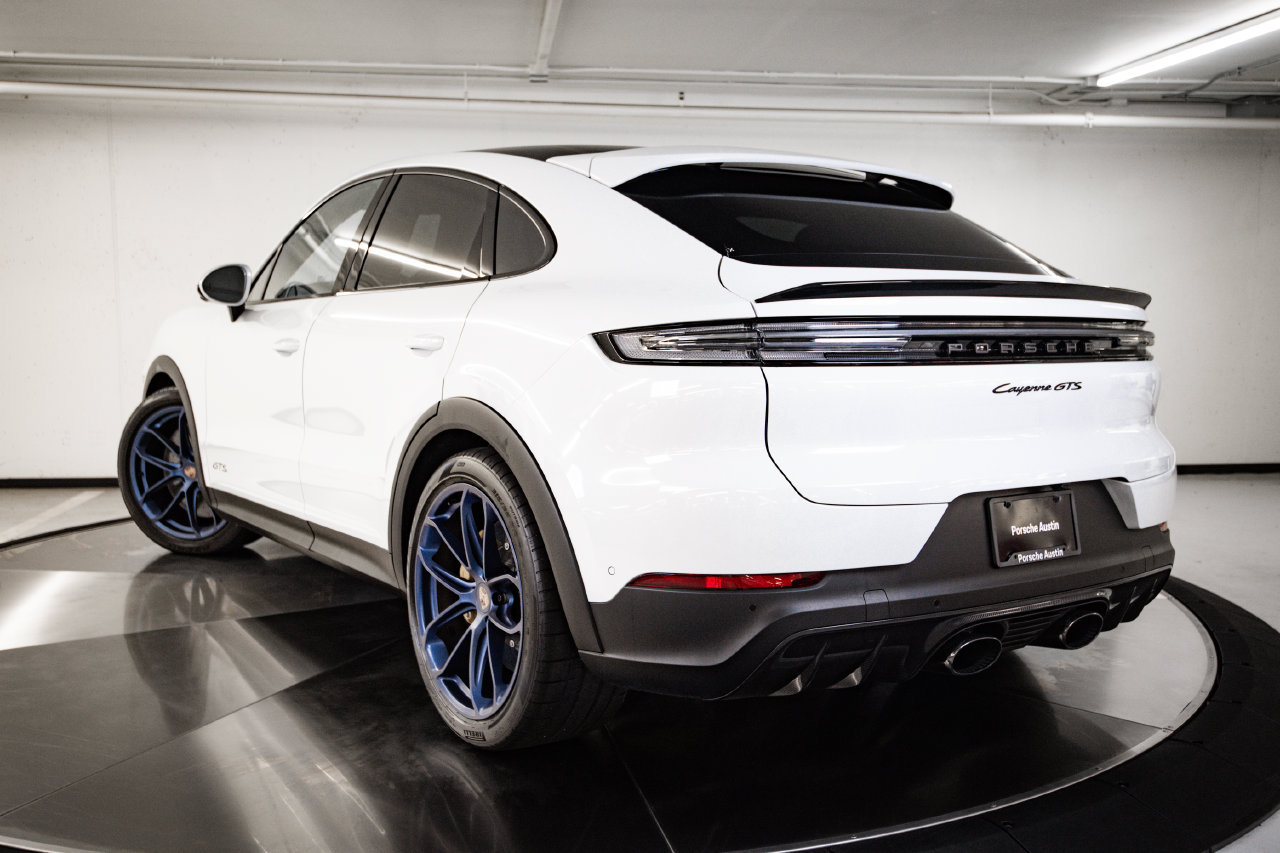Certified 2026 Porsche Cayenne GTS AWD/4WD image 3