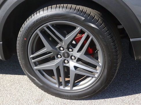 Used 2025 Ford Explorer ST-Line w/ ST-Line Street Pack image 9