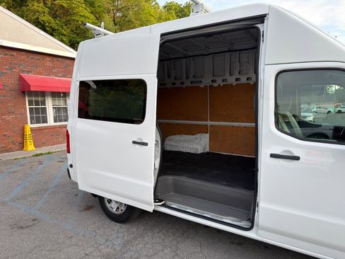 Used 2018 Nissan NV 2500 SV w/ Navigation Package RWD image 14