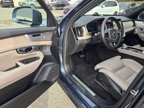 Certified 2025 Volvo XC90 T8 Ultra image 20