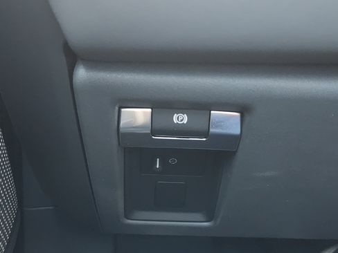 Certified 2023 Land Rover Defender 130 X-Dynamic SE image 22