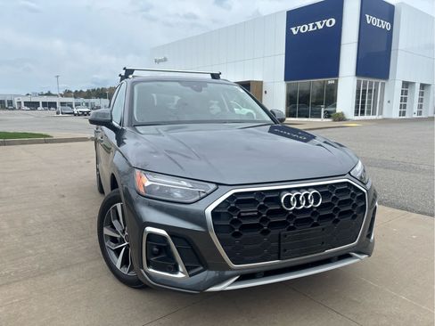 Used 2023 Audi Q5 2.0T Premium w/ Convenience Package AWD/4WD image 2