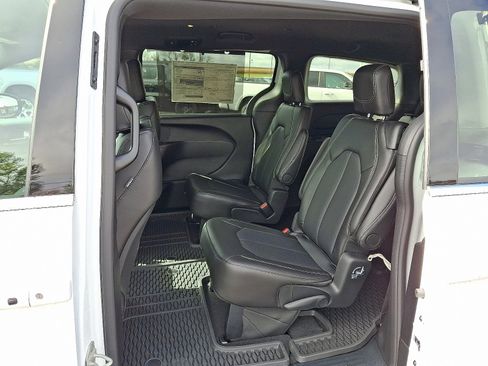 New 2026 Chrysler Voyager LX image 7